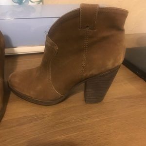 Vince Camuto Hillsy boots, Brown, Size 8.